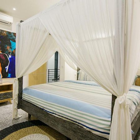 Villa Como Close To Finns Beach Club Kuta  Exterior photo
